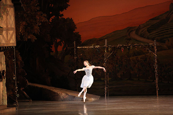 20161020_MCB_Giselle_Act1_DRNN_Arsht_9C7C0139