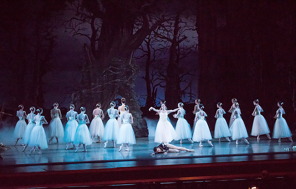 20161022_MCB_Giselle_Act2_2Cast_Tricia_Arsht_73A0795