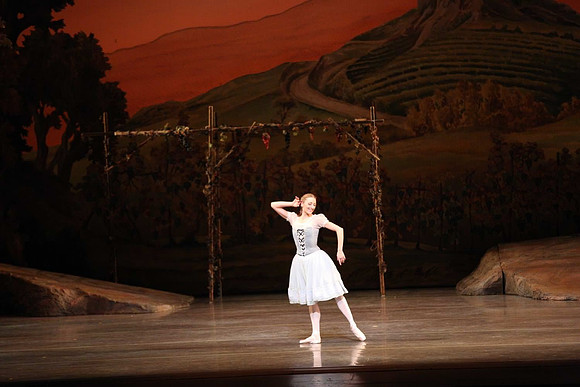 20161020_MCB_Giselle_Act1_DRNN_Arsht_9C7C0145