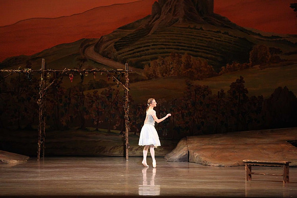 20161020_MCB_Giselle_Act1_DRNN_Arsht_9C7C0165
