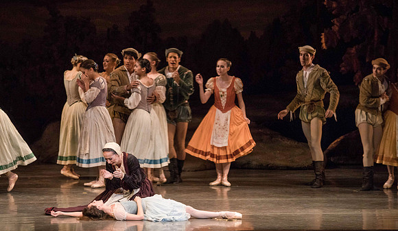 20161022_MCB_Giselle_Act1_2Cast_Tricia_Arsht_73A9363