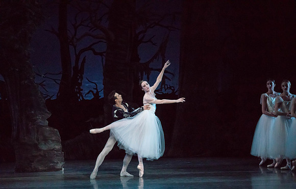 20161022_MCB_Giselle_Act2_2Cast_Tricia_Arsht_73A0004
