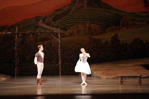 20161020_MCB_Giselle_Act1_DRNN_Arsht_9C7C0175