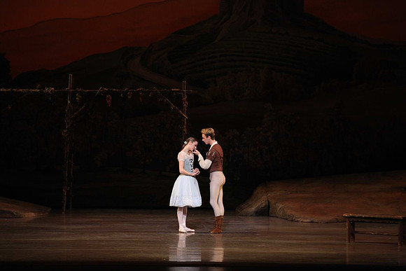 20161020_MCB_Giselle_Act1_DRNN_Arsht_9C7C0221