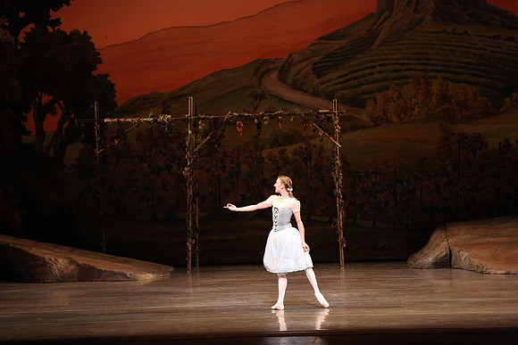 20161020_MCB_Giselle_Act1_DRNN_Arsht_9C7C0144