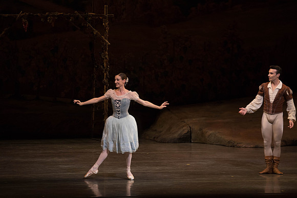 20161022_MCB_Giselle_Act1_2Cast_Tricia_Arsht_Arsht_73A5854