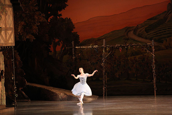 20161020_MCB_Giselle_Act1_DRNN_Arsht_9C7C0140