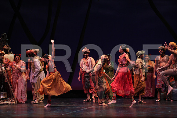20150226_The_Pearl_Fisher_Act_29C7C0549