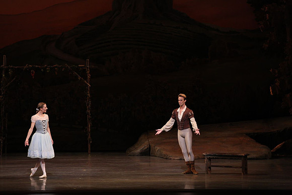 20161020_MCB_Giselle_Act1_DRNN_Arsht_9C7C0190