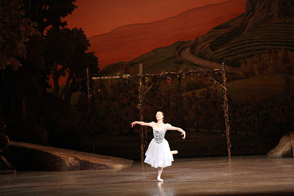 20161020_MCB_Giselle_Act1_DRNN_Arsht_9C7C0155