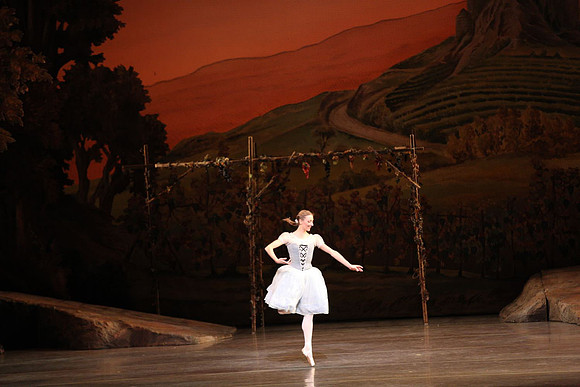 20161020_MCB_Giselle_Act1_DRNN_Arsht_9C7C0158