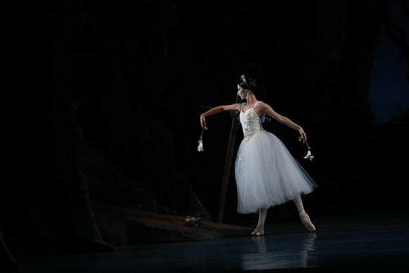 20161020_MCB_Giselle_Act2_DRDA_Arsht_73A6047