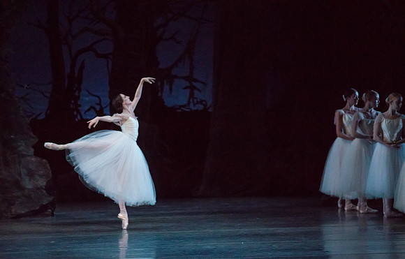 20161022_MCB_Giselle_Act2_2Cast_Tricia_Arsht_73A0181