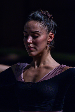 20091019_8000_DG_MCB_ZIff_Theatre_warm-up_10202011_AL1B9906_Keyworded
