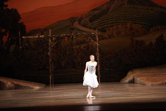 20161020_MCB_Giselle_Act1_DRNN_Arsht_9C7C0147