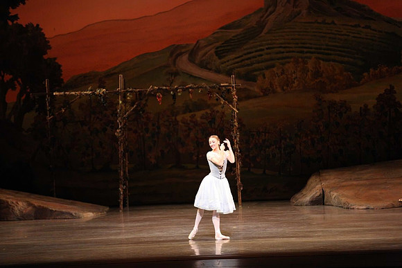 20161020_MCB_Giselle_Act1_DRNN_Arsht_9C7C0146