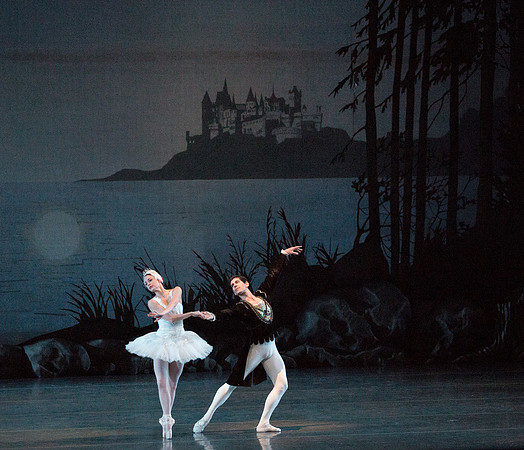 20151025_MCB_Swan_Lake_2Cast_Arsht_Crop_IMG_7787