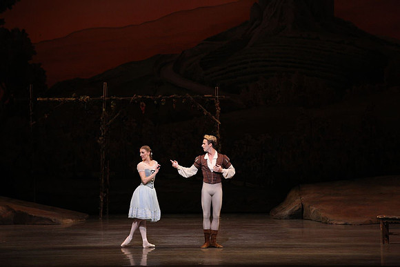20161020_MCB_Giselle_Act1_DRNN_Arsht_9C7C0232