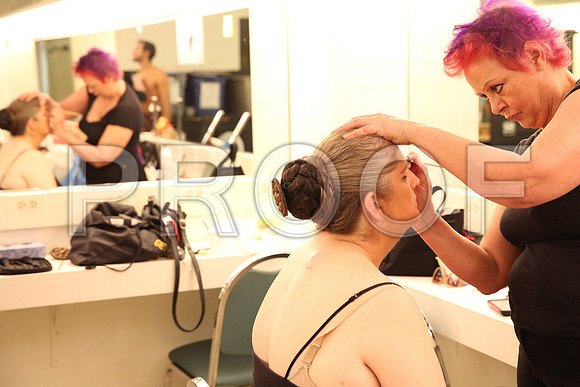 20150226_The_Pearl_Fisher_Backstage_Makeup_9C7C0430
