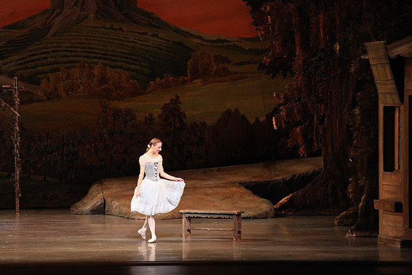 20161020_MCB_Giselle_Act1_DRNN_Arsht_9C7C0174