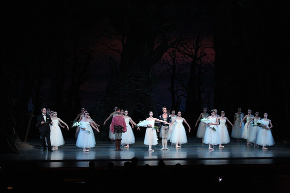 20161021_MCB_Giselle_Act2_Preformance_Arsht_9C7C0132