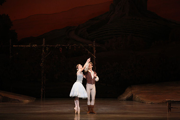 20161020_MCB_Giselle_Act1_DRNN_Arsht_9C7C0230