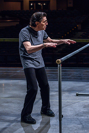 20091019_8000_DG_MCB_ZIff_Theatre_warm-up_10202011_AL1B9962_Keyworded