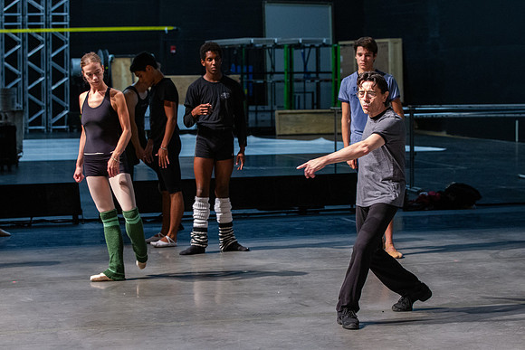 20091019_8000_DG_MCB_ZIff_Theatre_warm-up_10202011_AL1B0136_Keyworded