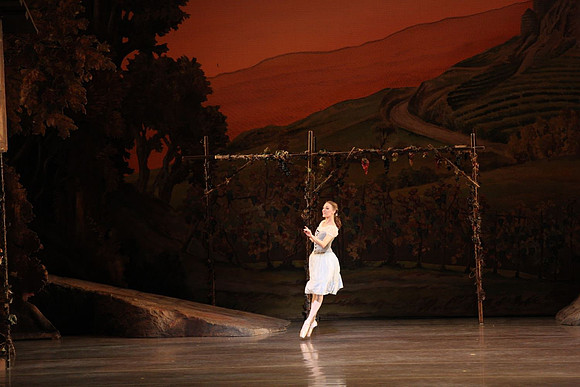20161020_MCB_Giselle_Act1_DRNN_Arsht_9C7C0138