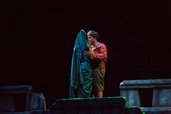 20150226_The_Pearl_Fisher_Act_39C7C2204