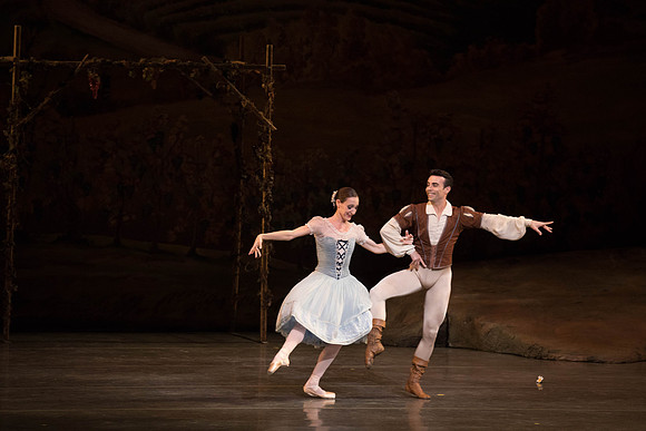 20161022_MCB_Giselle_Act1_2Cast_Tricia_Arsht_Arsht_73A5904