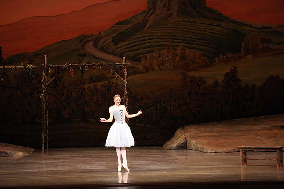 20161020_MCB_Giselle_Act1_DRNN_Arsht_9C7C0143