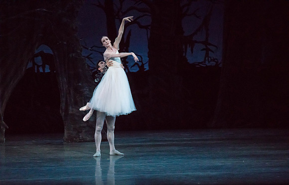 20161022_MCB_Giselle_Act2_2Cast_Tricia_Arsht_73A0119