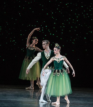 20171021_Emeralds_PR_2Cast_CU_73A3716
