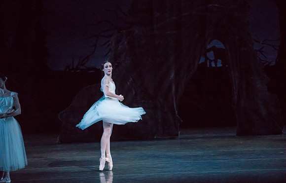 20161022_MCB_Giselle_Act2_2Cast_Tricia_Arsht_73A0197