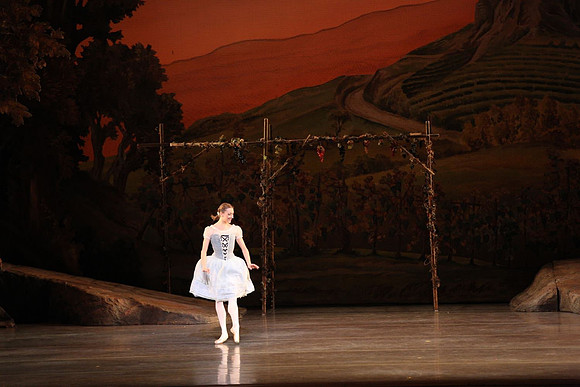 20161020_MCB_Giselle_Act1_DRNN_Arsht_9C7C0141