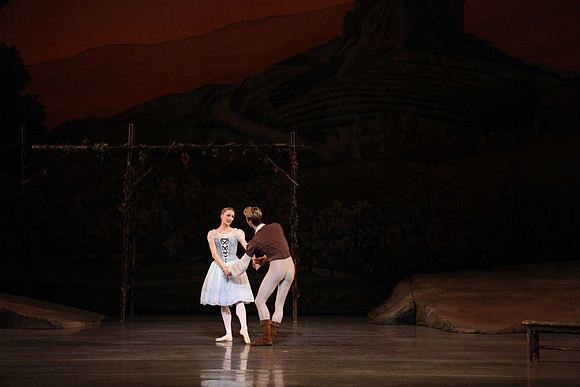 20161020_MCB_Giselle_Act1_DRNN_Arsht_9C7C0217