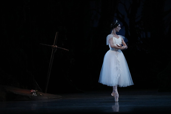20161020_MCB_Giselle_Act2_DRDA_Arsht_73A5999