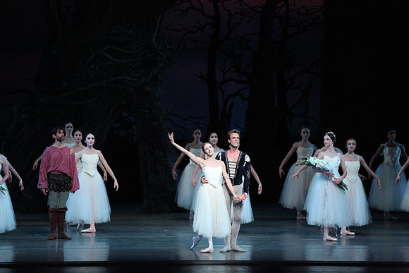 20161021_MCB_Giselle_Act2_Preformance_Arsht_9C7C0057