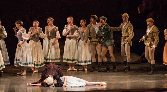 20161022_MCB_Giselle_Act1_2Cast_Tricia_Arsht_73A9395