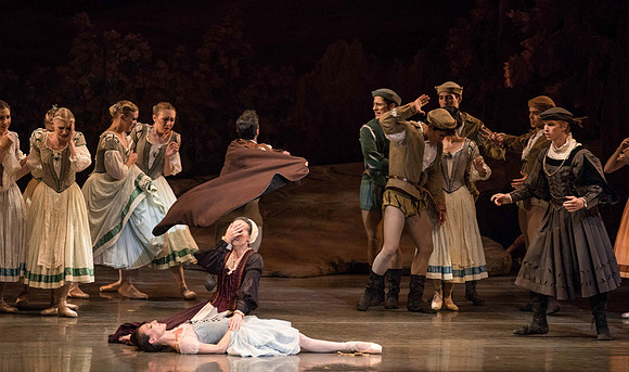 20161022_MCB_Giselle_Act1_2Cast_Tricia_Arsht_73A9439