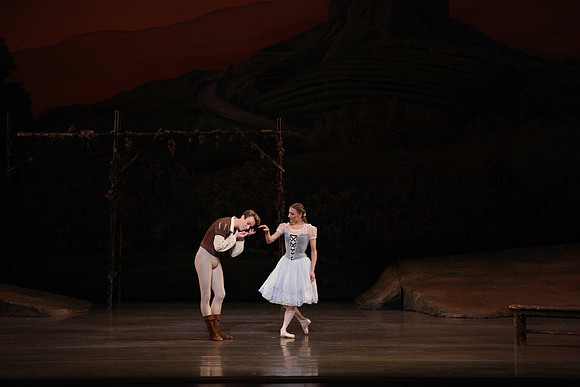20161020_MCB_Giselle_Act1_DRNN_Arsht_9C7C0182