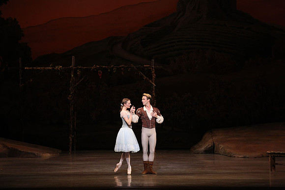 20161020_MCB_Giselle_Act1_DRNN_Arsht_9C7C0231