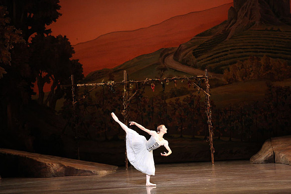 20161020_MCB_Giselle_Act1_DRNN_Arsht_9C7C0159