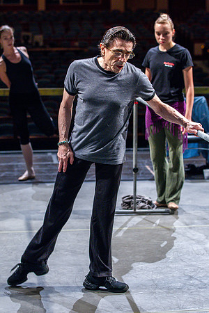 20091019_8000_DG_MCB_ZIff_Theatre_warm-up_10202011_AL1B9813_Keyworded
