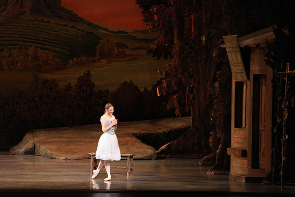 20161020_MCB_Giselle_Act1_DRNN_Arsht_9C7C0171