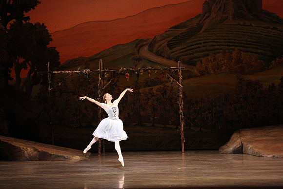 20161020_MCB_Giselle_Act1_DRNN_Arsht_9C7C0142