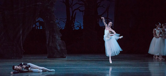 20161022_MCB_Giselle_Act2_2Cast_Tricia_Arsht_73A0363