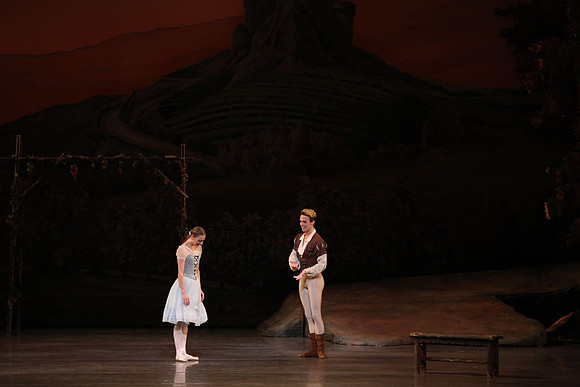20161020_MCB_Giselle_Act1_DRNN_Arsht_9C7C0225