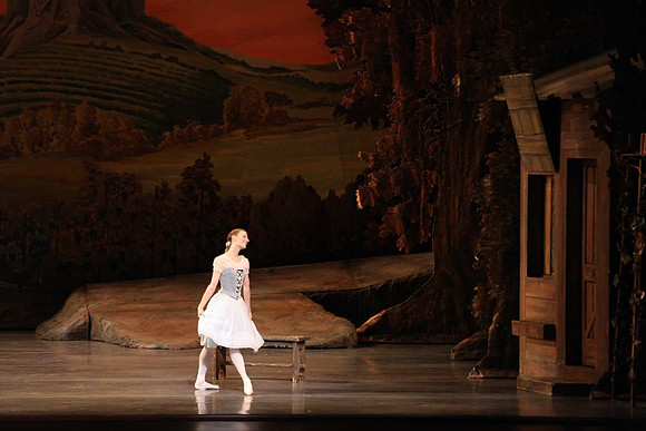 20161020_MCB_Giselle_Act1_DRNN_Arsht_9C7C0173